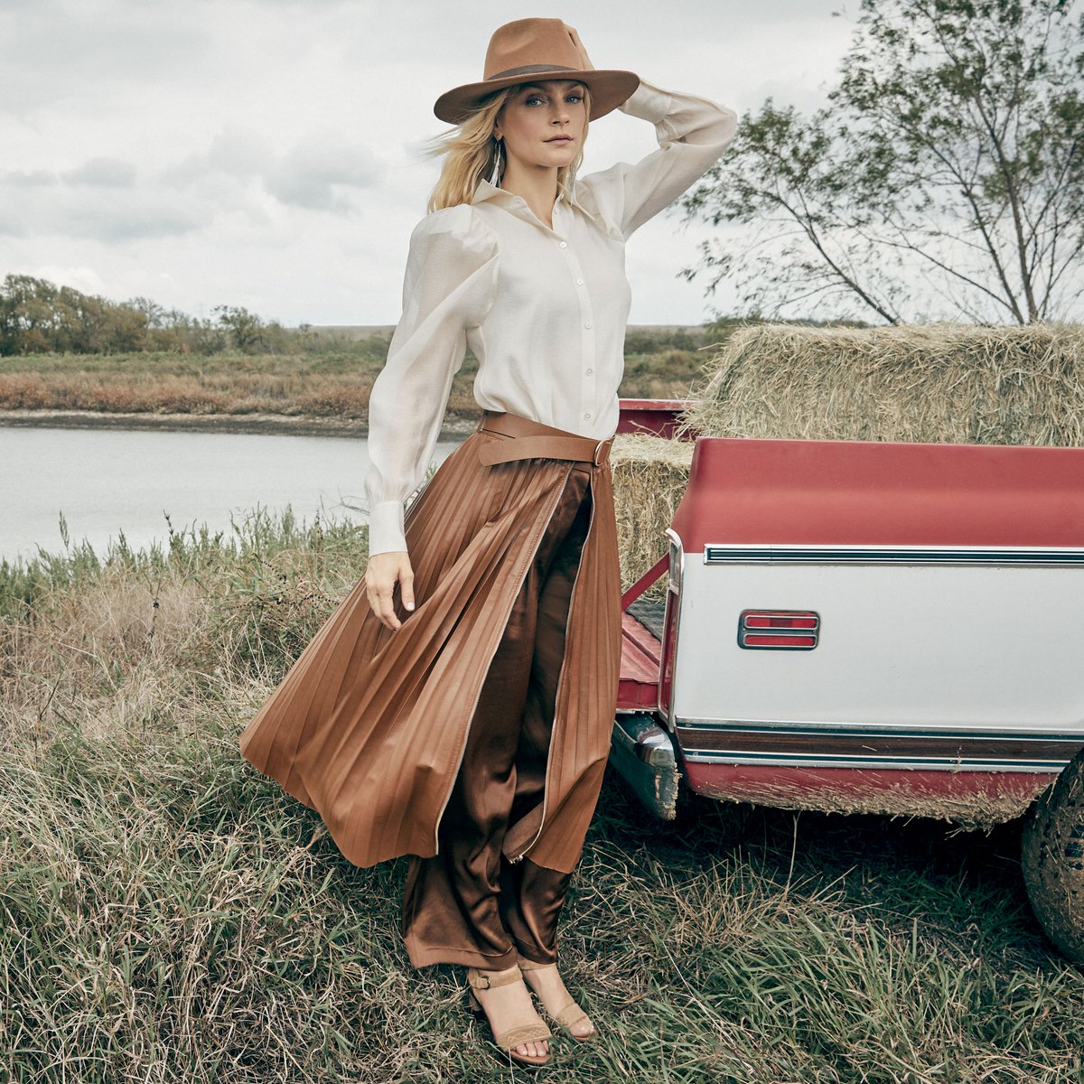TheFryeCompany's tweet photo. Effortless #GenerationsofStyle https://t.co/BCklEDUxvM