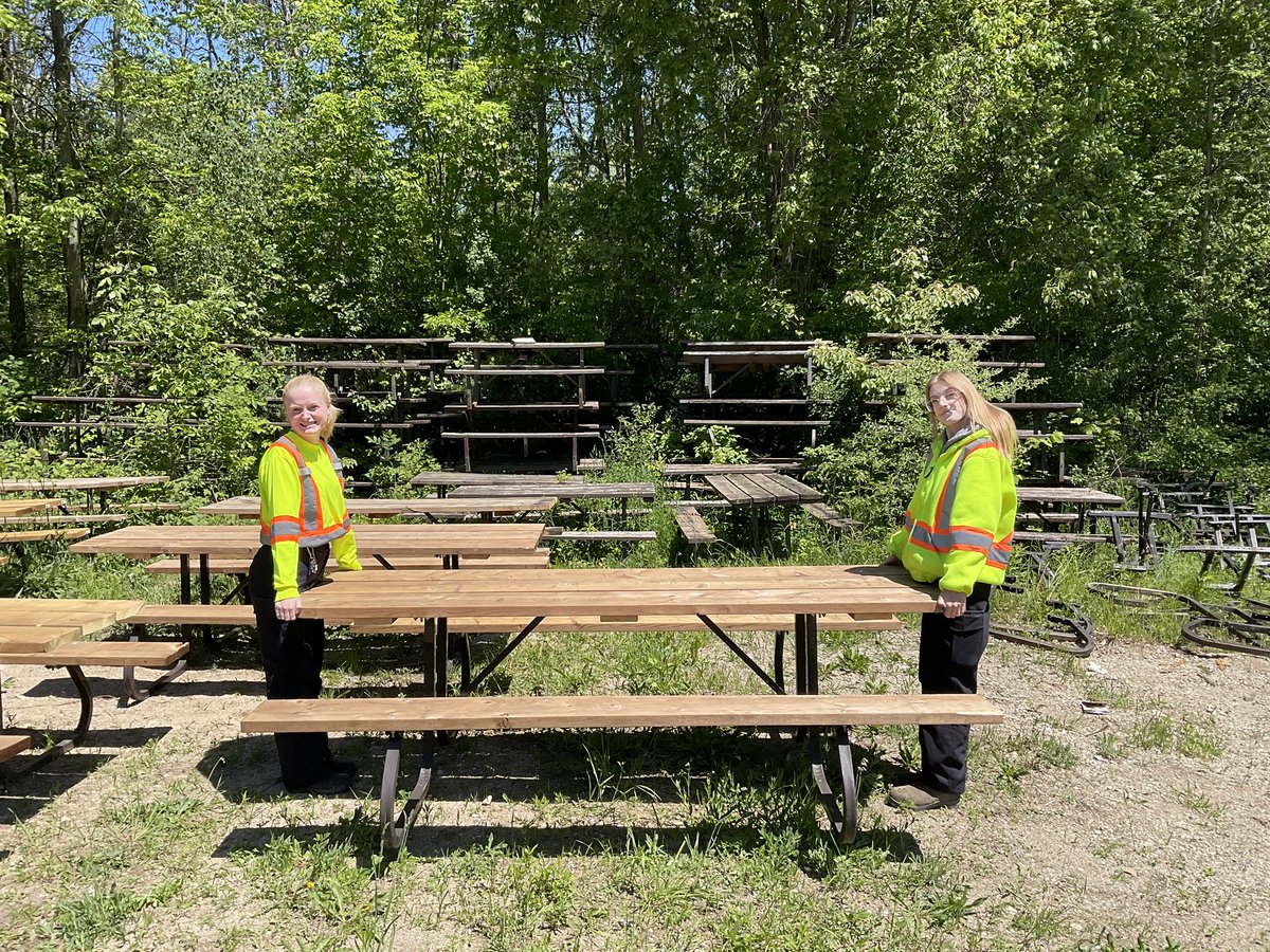 MacGregorPoint's tweet photo. It’s #femaleranger week🌞🌿

Thank you to all the hardworking female rangers in our park!🤩💪🏻

#DiscoverOP

[image 1]: two female students lifting wooden picnic table https://t.co/Rz2CCEv7HF