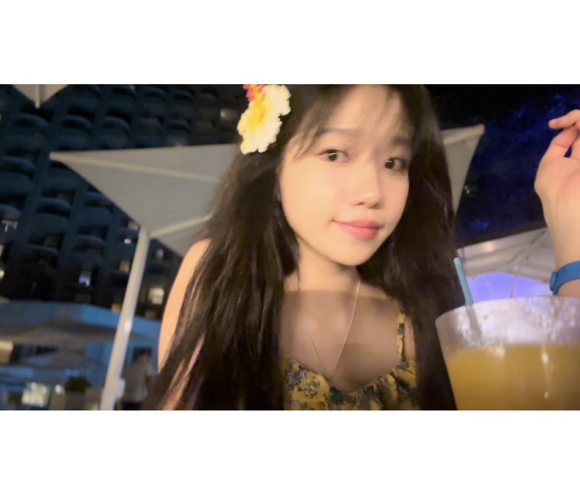 yull_520_'s tweet image. 브이로그 제발 저요