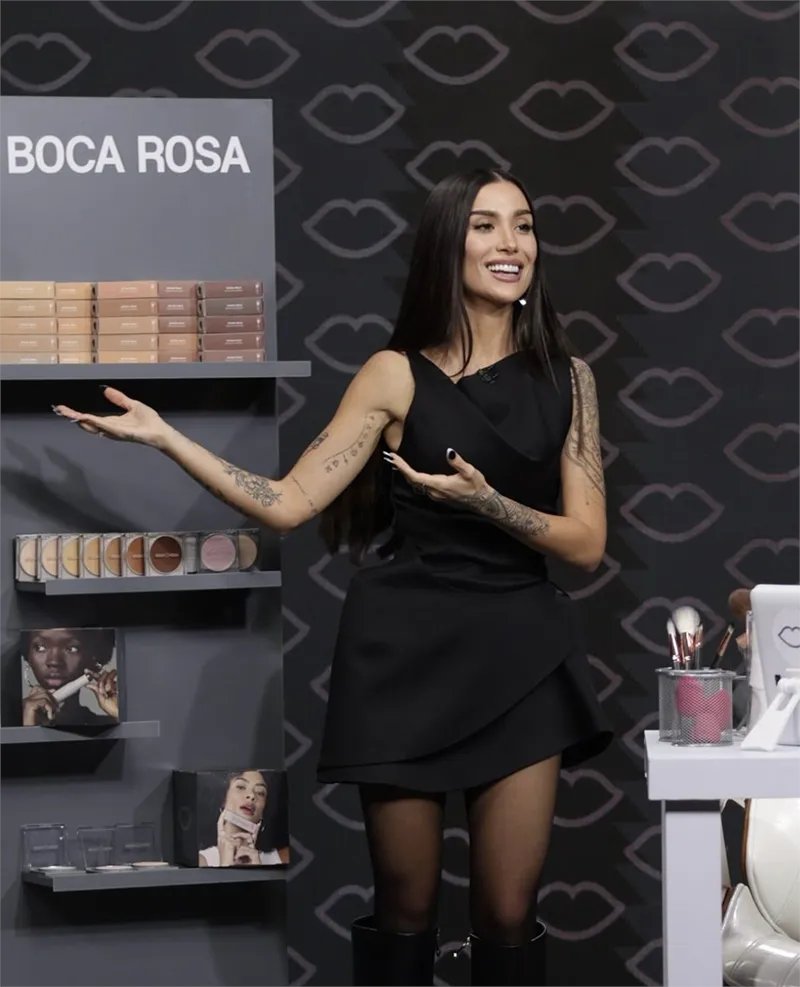 Mais de 1 milhão de acessos!  

Essa foi a cifra que a Boca Rosa Beauty viu ontem ao apresentar o novo site da marca em uma live que teve 4 horas de duração.  

A influenciadora Bianca Andrade projeta um retorno de R$ 120 milhões até o final desde ano.