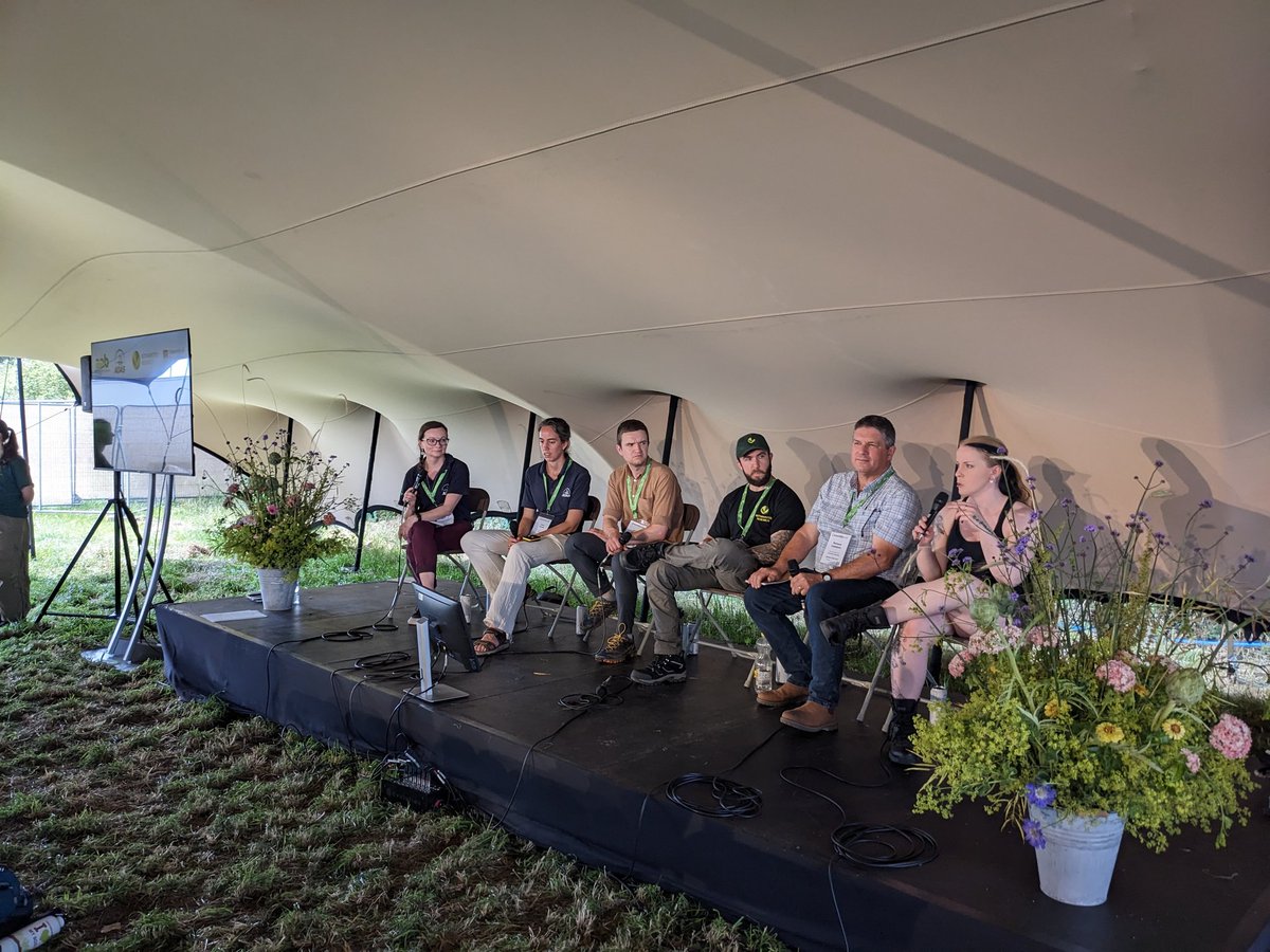 IFarmers's tweet photo. At a session on how to run an on-farm trail at #Groundswell2024
Discussion on the benefits of participatory research where the farmers design and manage the research.
By directly answering farmers questions we find that #fieldlabs are the best at enabling practice change. https://t.co/ZkPgTenepq