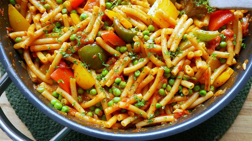ichkocheheute's tweet image. "Djuvec" One Pot Pasta mit Paprika &amp;amp; Erbsen | Rezept | Veggie | Balkan | Duvec | Fast Food | Nudeln youtu.be/0-AVca6e1rI #Djuvec #Duvec #OnePot #Pasta #Nudeln #Paprika #Erbsen #Peas #Kochen #Cooking #Rezept #Recipe