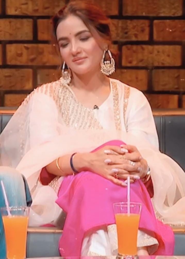 Nishi95388419's tweet photo. So pretty and Masoom ❤
@jasminbhasin 🔥
#JasminBhasin #Jasminians https://t.co/eGGjI7rmq1