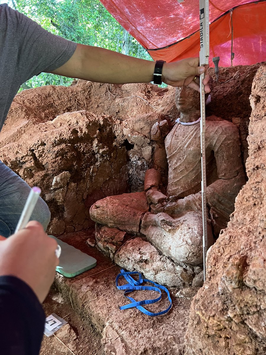 AmadXIV's tweet image. Since dah tak embargo, aku pun nak share gambar tapak ni masa pasukan USM keluarkan patung ni dari tapak 17-21 Mei 2024.