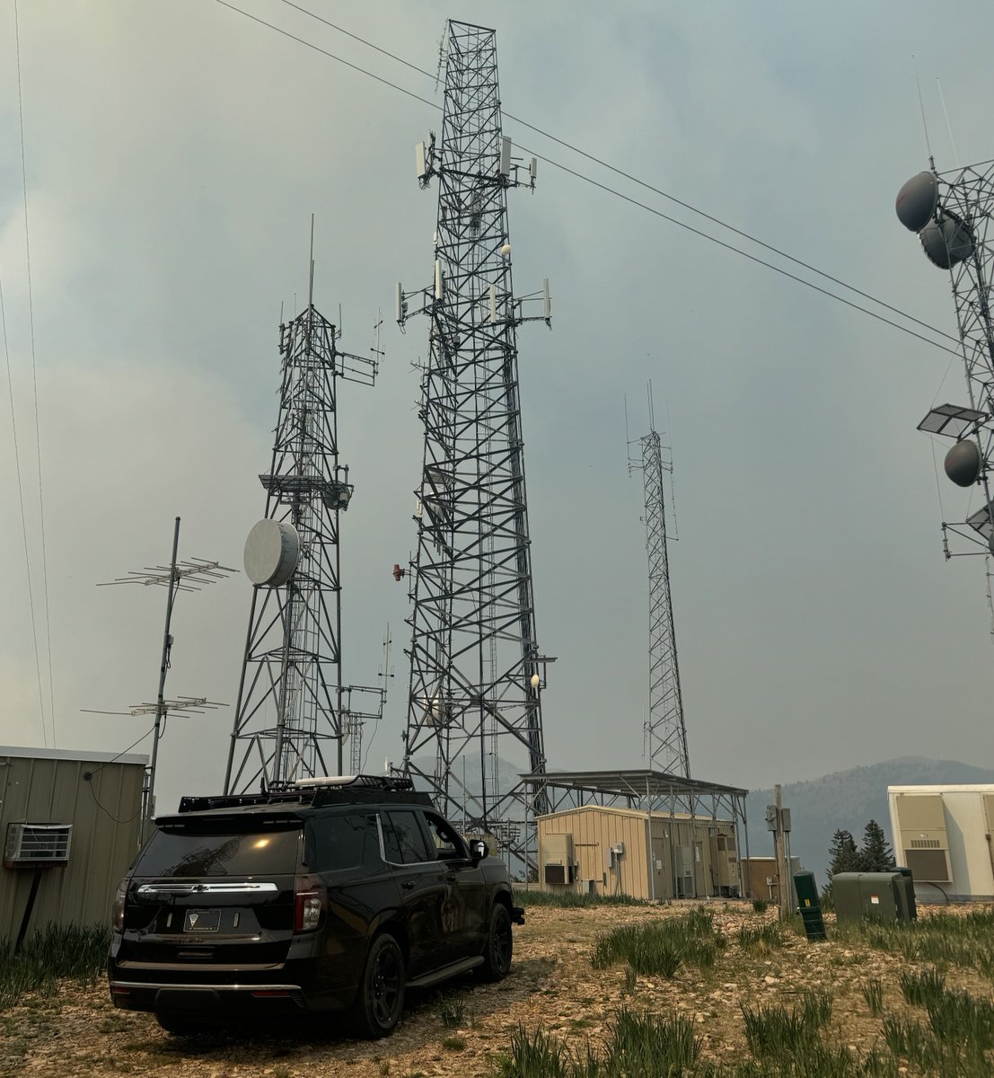 KymetaCorp's tweet image. In May 2024, our team along with #NOMADGCS and the New Mexico State Police #NMSP force completed the integration of vehicles outfitted with #BLOS connectivity. As Major Travis Skinner from NMSP stated, the Kymeta Hawk™ u8 LEO is a valuable asset for public safety.