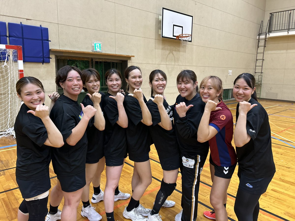 mievioletiris's tweet photo. 🔥公開紅白戦🔥
・
平日の夜にも関わらずたくさんの方に
お越しいただきました🥲
本当にありがとうございました🥹💜
引退選手たちのキラキラした姿はいかがでしたか？✨
現役選手たちも鍛錬期を乗り越えて、
更に成長した姿を見せられる様に頑張ります💪
・
#三重バイオレットアイリス
#MVIhandball https://t.co/Pk3IY47oQU