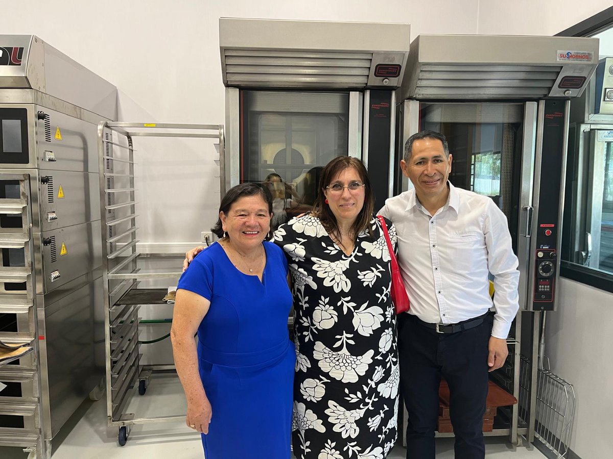 ValAnSe_food's tweet photo. Today, @ValAnSe_food Cereal Group attended the seminar "Selenization of #quinoa grains", held at @iata_csic by Dr. Vidalina ANDIA AYME and Dr. Gilmar Peña from the @UNSCHoficial (Ayacucho, Peru). Thank you for showing us the interesting #research you are carrying out! 🤗 https://t.co/dLdzuqfHRl