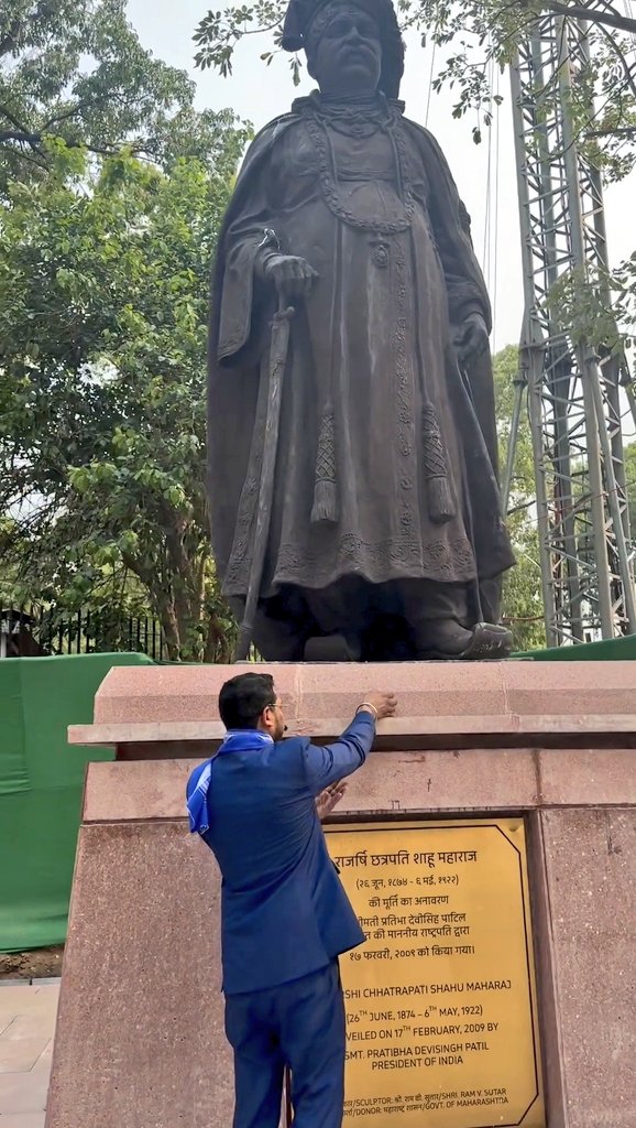 RajatASP's tweet photo. सामाजिक क्रांति के योद्धा, आरक्षण के जनक, छत्रपति शिवाजी महाराज के वंशज, कोल्हापुर के शासक बहुजन कुल के गौरव छत्रपति शाहूजी महाराज जी की जयंती पर उन्हें कोटि कोटि नमन 🙏
@BhimArmyChief https://t.co/zYO4Zu5IrK