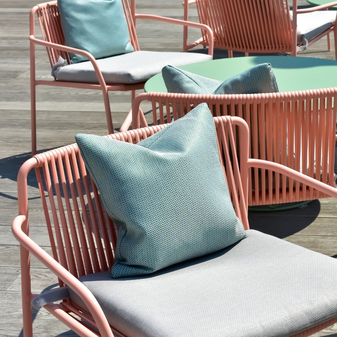 InsideOutLtd's tweet image. As the sun beats down, grab a drink and unwind in style with Tribeca pieces at the Curzon Kingston Rooftop Bar. 🌇⁠

Explore our blog to see this chic and versatile collection! #RooftopVibes #TribecaCollection #EffortlessComfort

👉 [Read more](insideoutcontracts.com/blog/comfort-c…)
