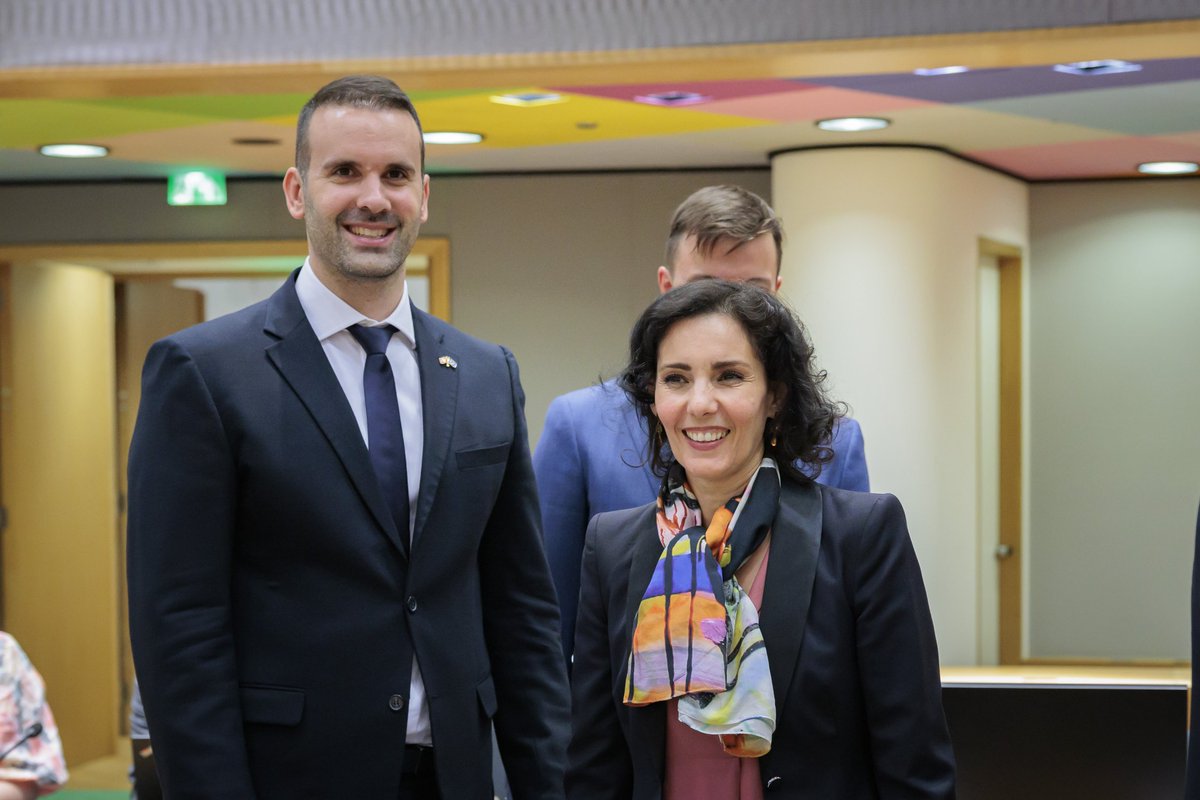 Hadja Lahbib (@hadjalahbib) on Twitter photo Enlargement is an investment in peace, security, and prosperity.
Montenegro has made significant progress on the European path.
We encourage the authorities
to continue its reform efforts as it approaches the final stage towards EU integration.
<a href="/MickeySpajic/">Milojko Spajić</a>
🇪🇺 🇲🇪 Enlargement is an investment in peace, security, and prosperity.
Montenegro has made significant progress on the European path.
We encourage the authorities
to continue its reform efforts as it approaches the final stage towards EU integration.
<a href="/MickeySpajic/">Milojko Spajić</a>
🇪🇺 🇲🇪