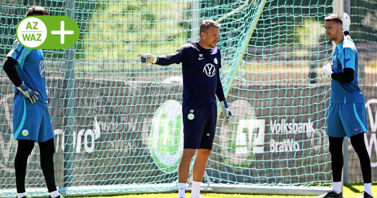 azwazsport's tweet photo. Pascal #Formann - der Mann mit der rechten Klebe bleibt beim #VfLWolfsburg
⚽️➡️https://t.co/qK3sD7aRis https://t.co/lhoSDfeQyA