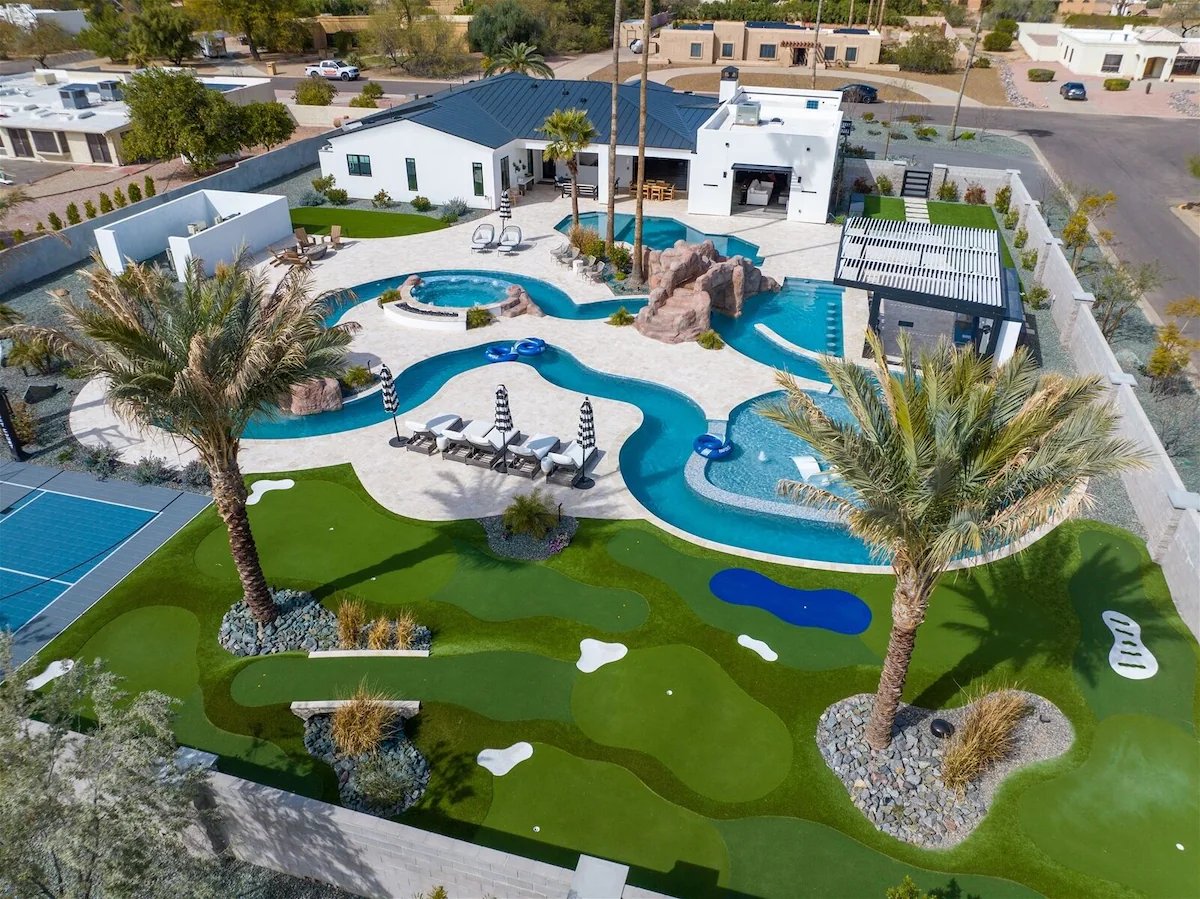 Look at that lazy river😍 at Palm Ridge Resort by LuxeKey 

4 bedrooms (sleeps 18)
3 bathrooms, 2 half bathrooms

Listed by <a href="/luxekeyrentals/">LuxeKey</a> 

vrbo.com/affiliates/312…