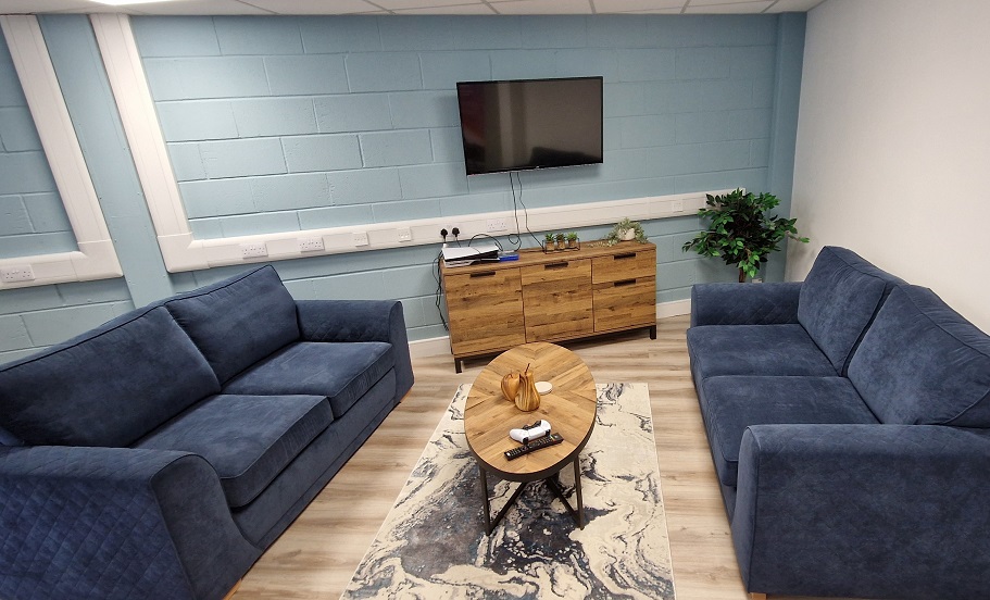 SwanseabayNHS's tweet photo. A new Sanctuary for Children and Young People in emotional and mental health crisis, intended as an alternative to turning up at emergency departments, has opened in Swansea Bay. Read the story here https://t.co/OQILqjOXCn https://t.co/eQW2QKZcRc