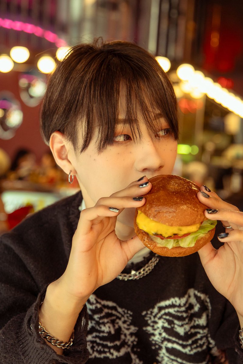 n_m_t_7310's tweet photo. A life of junky seasoning🍔🍟 https://t.co/EPpaKNm95k