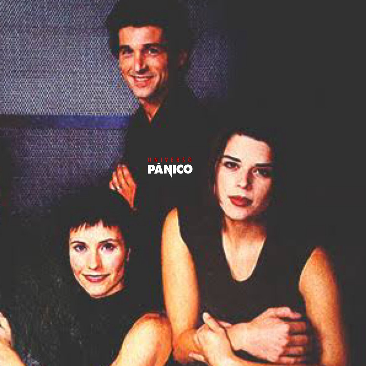 universopanico's tweet image. 📷 Patrick Dempsey, Courteney Cox e Neve Campbell em photoshoot promocional de “Pânico 3” (2000).

Quem aí quer ver esse trio reunido em “Pânico 7”? 👀

🔗: @hello_sidney 
🏷️: #Scream #Scream3 #Scream7
