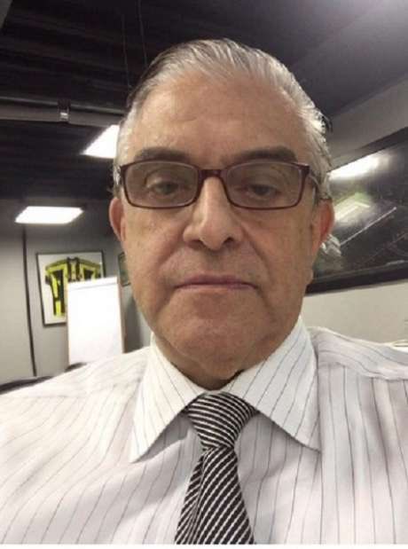ArioElso's tweet photo. Olá, pulhas!

Voltei. 

Estou aqui, decroupas limpas, comendo bolo com Cafe e fazendo uma alive só para os meus fãs.

Oq acnteceu de boom ultimamente? 

Avante Furacão! https://t.co/Oy1RCHwGyA