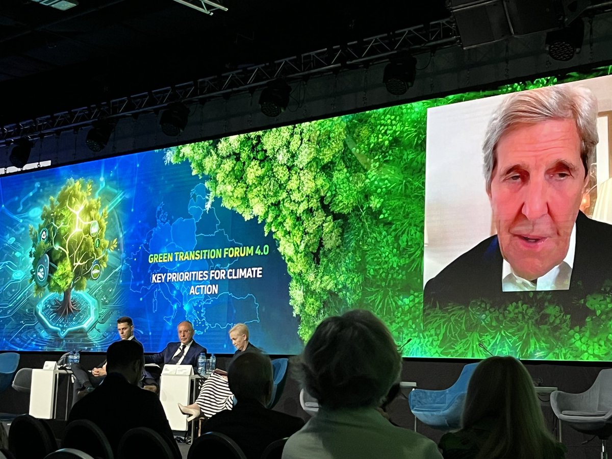 LindaCulture's tweet photo. Strong points @JohnKerry:
- #Gas &amp; #CCS no viable business model, will face NIMBYism, not reliable option.
- is cynical about tv ads on “green gas” as it simply does &amp; will notexist.
- Big CEOs made their bets on EVs and renewables, against #FossilFuels, makes no sense to go back https://t.co/JfsSUJGQbt