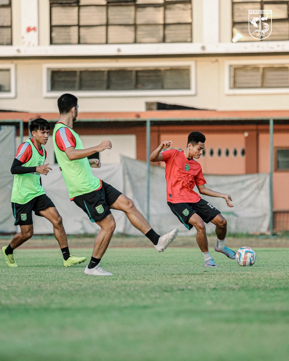 🎼 Tendang kene tendang kono
ojok kesuwen, ndang lebokno

H-3 Persebaya 97th Anniversary Game

#Persebaya #KitaPersebaya #Blessin97ourney