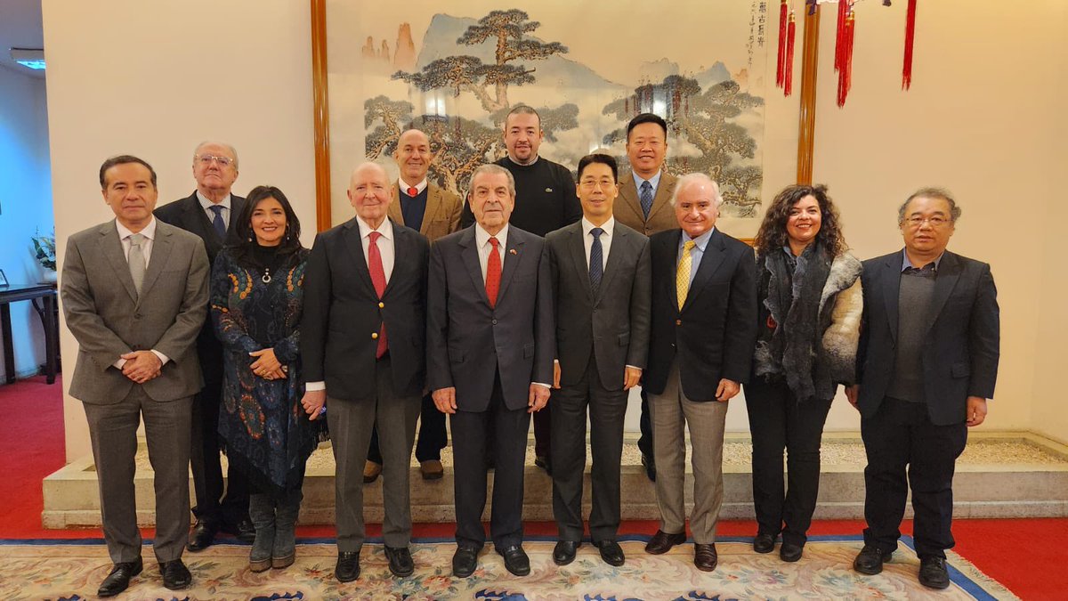 Efecto China lanzó su Consejo Asesor 2024 🇨🇱🤝🇨🇳

La iniciativa tiene como objetivo rodearse de expertos en la relación sino-chilena incorporando nuevas voces al proyecto que ya tiene cinco años en Radio Cooperativa.

Detalles en el link 👉🏻 tinyurl.com/2eakg8d7 

#China #Chile
