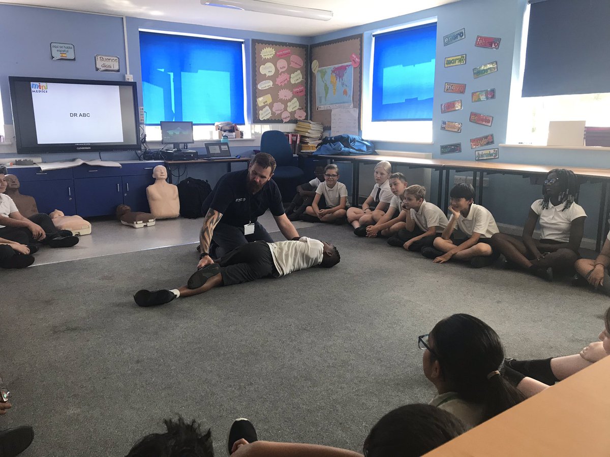 HighViewPrSch's tweet photo. Absolute essential life skills! Every child became a mini medic with @harphealthcare - courtesy of our amazing PTFA! #minimedic @nhssutton_ @stjohnambulance https://t.co/FKUtvJsb8D