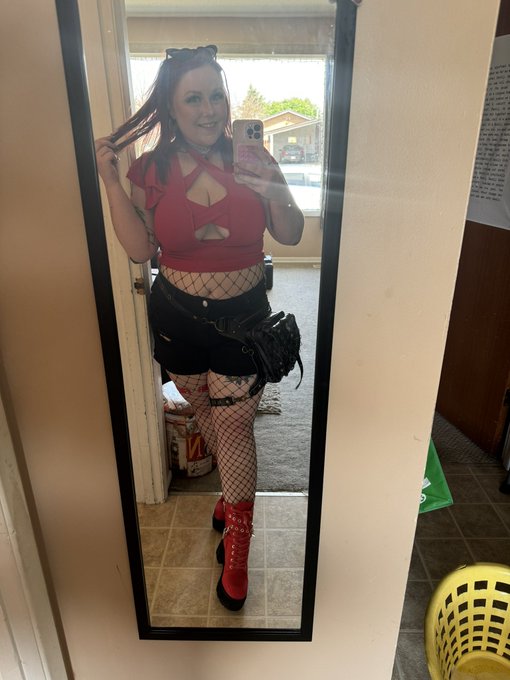 Smash or pass? 😏 https://t.co/TxSpu0D6D7<a href="/tag/natural"class="tags"><span>#natural</span></a><a href="/tag/curvy"class="tags"><span>#curvy</span></a>