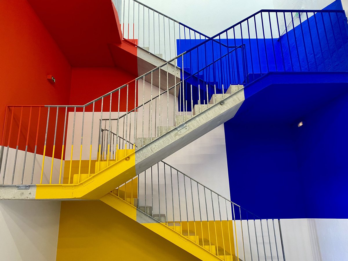 Guiguiii94's tweet photo. Situé à Marines, perdu dans le Vexin francilien, #LeSilo abrite les expositions de la collection de Françoise et Jean-Philippe Billarant, qui en un demi-siècle ont réuni l’une des plus impressionnantes collections privées d’art minimal et conceptuel au monde ! https://t.co/Mgibtn7lyW