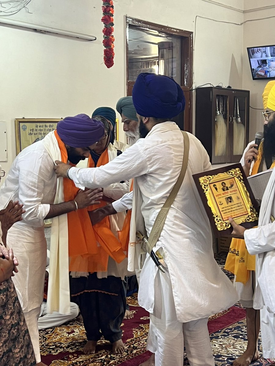 advimaankhara's tweet image. ਅੱਜ, ਹਲਕਾ ਜੰਡਿਆਲਾ ਗੁਰੂ ਦੇ ਪਿੰਡ ਭੰਗਵਾਂ ਦੀਆਂ ਸੰਗਤਾਂ ਵੱਲੋਂ ਮਾਨ-ਸਨਮਾਨ ਦੀ ਬਖਸ਼ਿਸ਼ ਕੀਤੀ ਗਈ। #warispanjabde #bhaiamritpalsingh #sikh #kaum #punjab