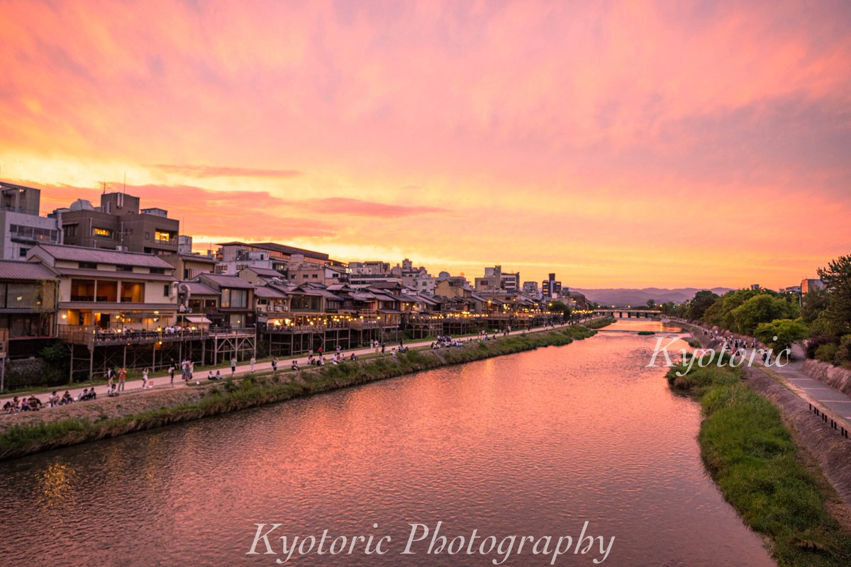 applrix's tweet photo. 京の今日の夕焼けが綺麗すぎた https://t.co/Zstmh8PZK5