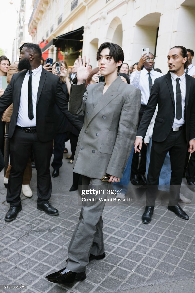ppkritstyle's tweet photo. PP Krit (@ppkritt) #PPKritt attends the #Balenciaga 53rd Couture Fall/Winter 2024-2025 show as part of Paris Fashion Week on June 26, 2024 in Paris, France. (Getty Images)

PP KRIT AT BALENCIAGA COUTURE  #Balenciaga53CouturexPPKRIT https://t.co/C4uAxE1IkG