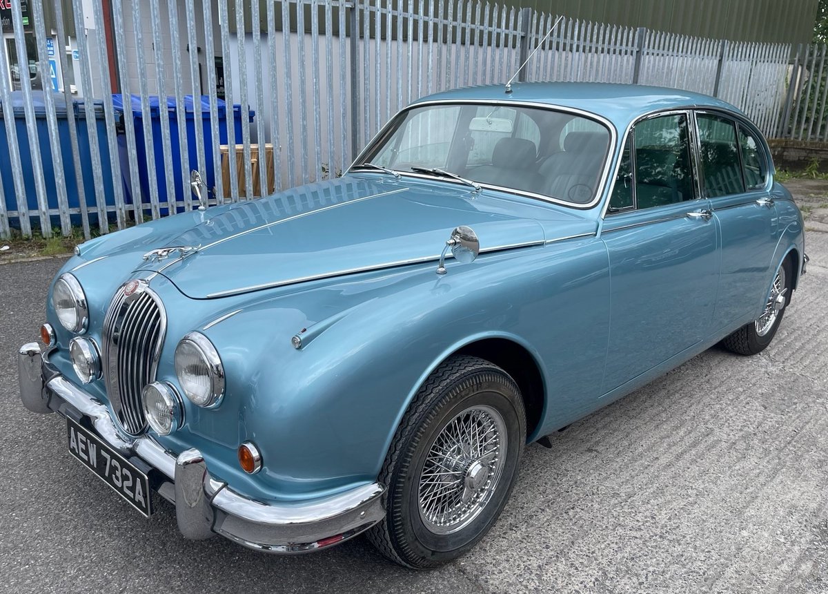 easyliveauction's tweet photo. . @CharterhouseAV 
LIVE #Auction 27th Jun @ 1pm BST
Scroll through the catalogue &amp; bid LIVE here: https://t.co/mv93kYeKEZ
#easyliveauction #jaguar #bristol #classiccars #retrocars #moderncars #scammell #lagonda #talbot #dedion #mg #rangerover #mercedes #austinmini https://t.co/DnjpSjnuqy