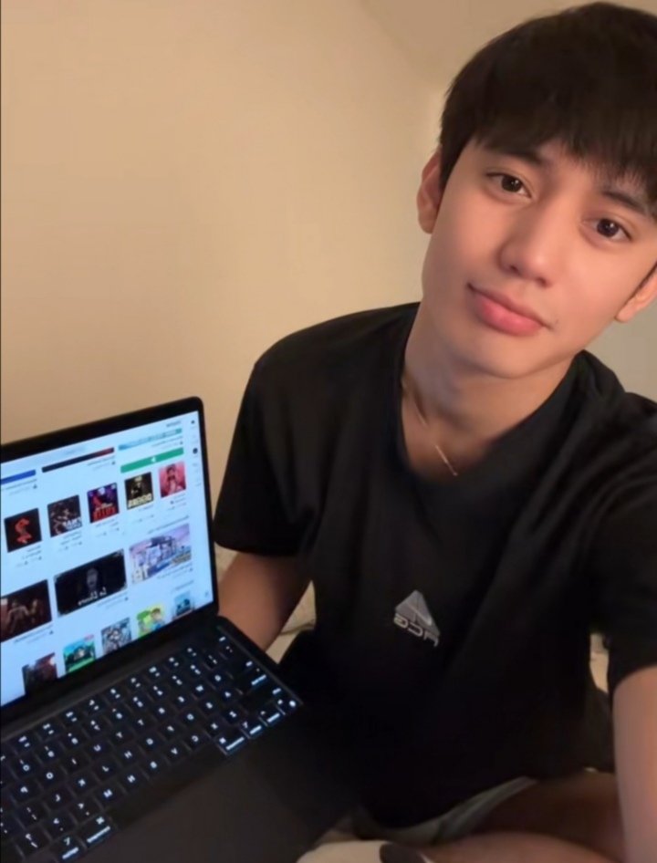 oooniri's tweet photo. cutie seannnn! 🤩 u look diff sa vid ✨fresh✨ although shinow mo lang naman roblox mo 😤🔪but yeah, u look cute. https://t.co/yCIcDB7Y0Y