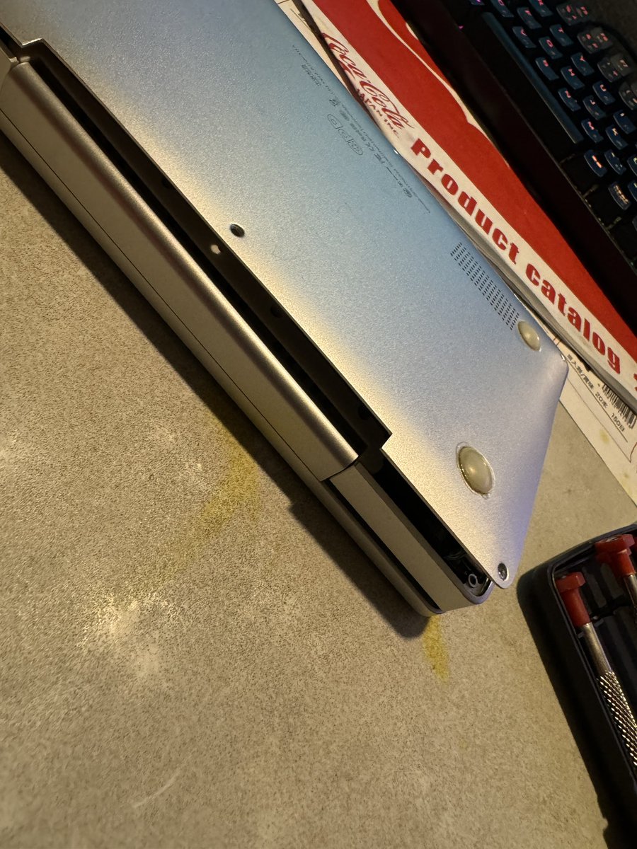 kazuki_murata's tweet photo. ネジ2本外しただけでこれだけ盛り上がるのやばいっしょ!!
#GPDPocket https://t.co/VFGTCoBXeQ