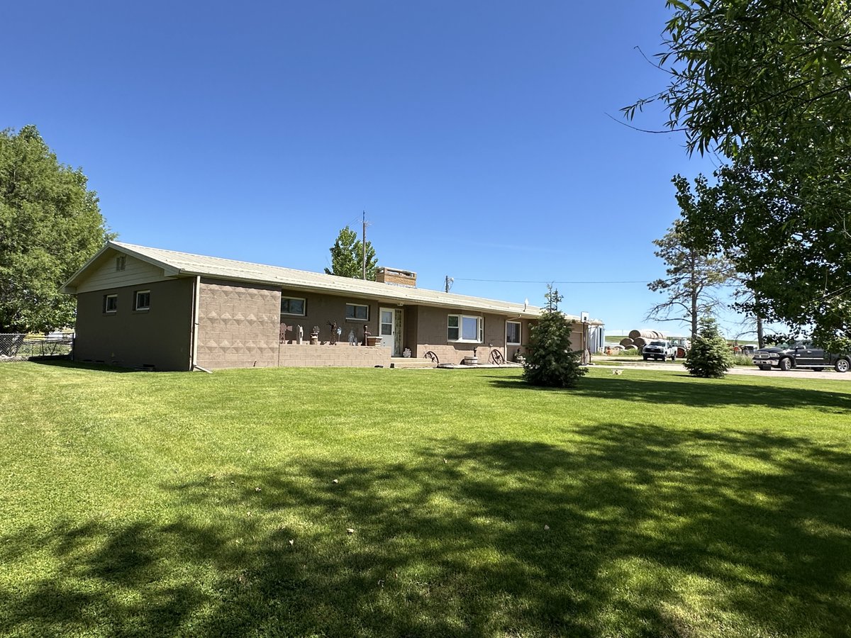 LashleyLand's tweet photo. Rushville Hobby Farm is country living on 8.9± acres just off Highway 20 in Rushville, NE. Check it out here: https://t.co/AmXHaJCsfI https://t.co/3wcE5rLDgh
