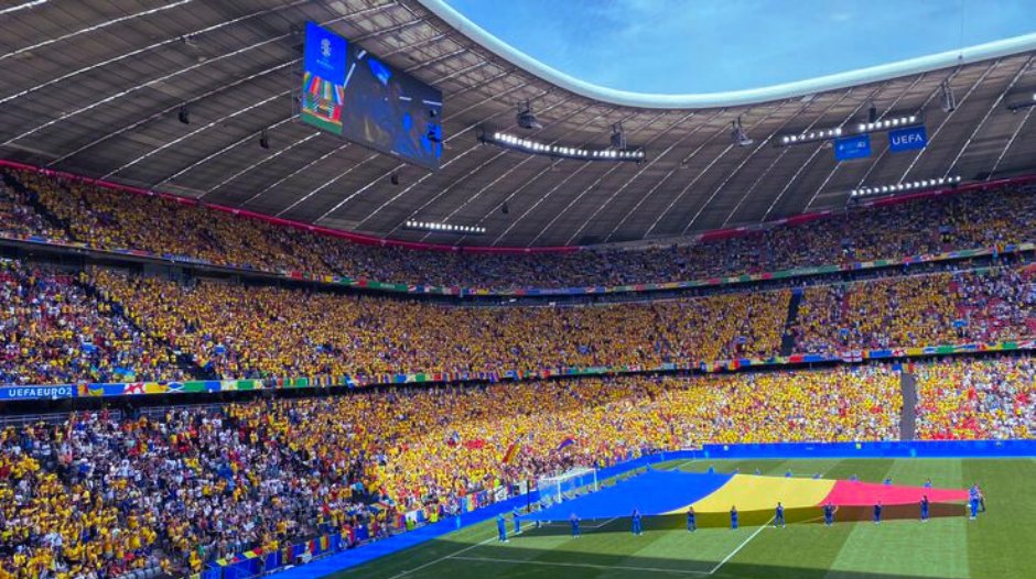 🇷🇴⚽ Cu ocazia Zilei Drapelului, în timp ce ne mândrim cu culorile tricolorului nostru, echipa națională de fotbal a României va lupta diseară pentru un loc în fazele eliminatorii la Euro 2024. 

📺 Haideți să ne reunim la 7PM în fața ecranelor și să le arătăm că suntem alături