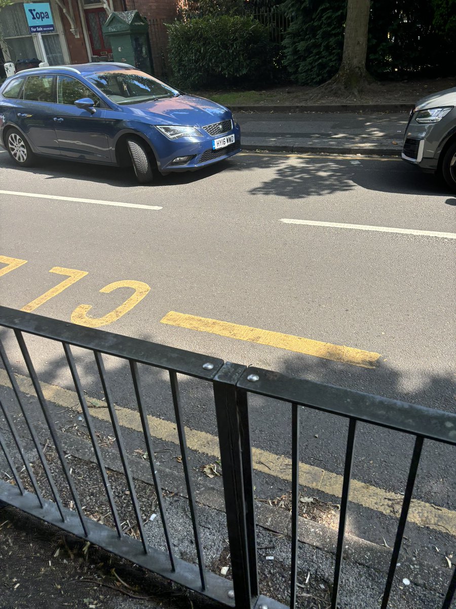 anthonyjpierce's tweet photo. @gardensinboots Just the 6 cars parked illegally causing chaos, if only they could get to Asda car park https://t.co/qB6hpPgJKI