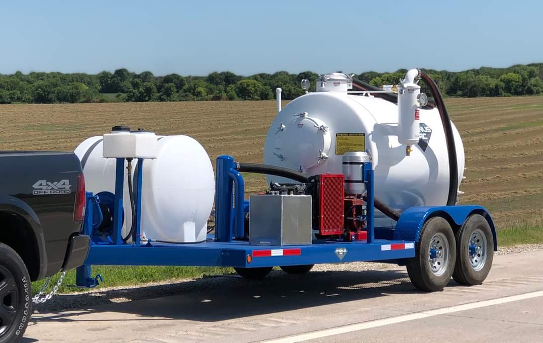 MagnusIndLLC's tweet photo. 🔥 2024 trailer-mounted Hydro Vacs – the ultimate game-changers!  Featuring an 800-gallon spoils tank and a 225-gallon fresh-water tank, they're primed and ready for any challenge. 
  #utility  #excavation   #pipeline #oilfieldrental #oilfieldequipment #ruralwater https://t.co/6E0zdydTbt