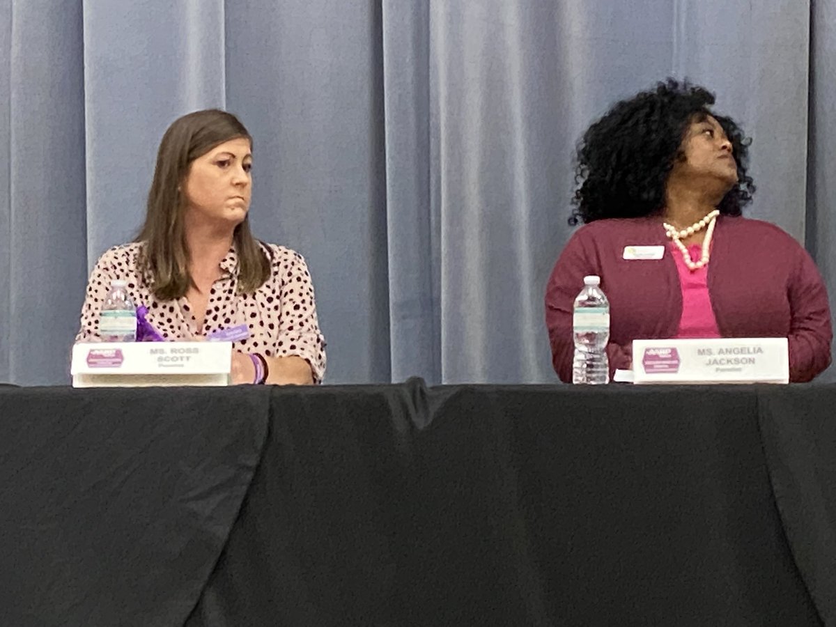 WrightAARP's tweet photo. @AARPAL Mobile is hosting an Elder Abuse Summit panelist, participants and Volunteers are ready for today’s event https://t.co/27NdW7kua5