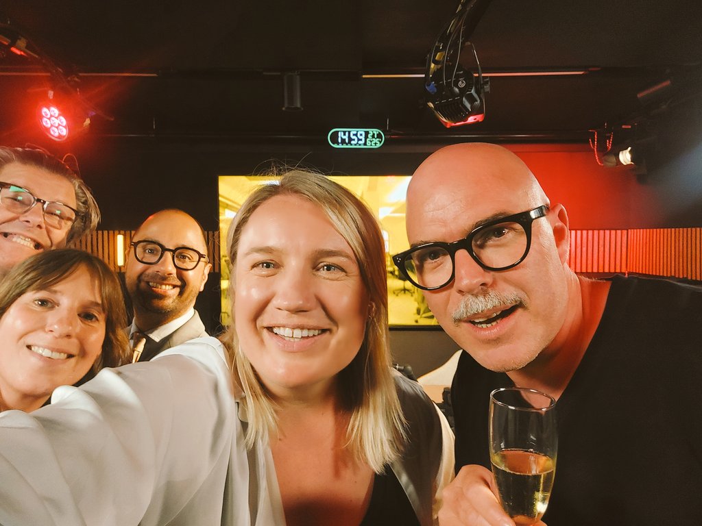 It's a wrap folks, de laatste v seizoen 5 laten we straks op jullie los

De #Beursvoyeurs is een podcast voor, door en mét beleggers ❤️ dus grote merci aan iedereen die luisterde of tips, vragen, ideeën stuurde 

Jullie zijn goud 🥇 (of bitcoin, naar eigen voorkeur) 

Tot snel!