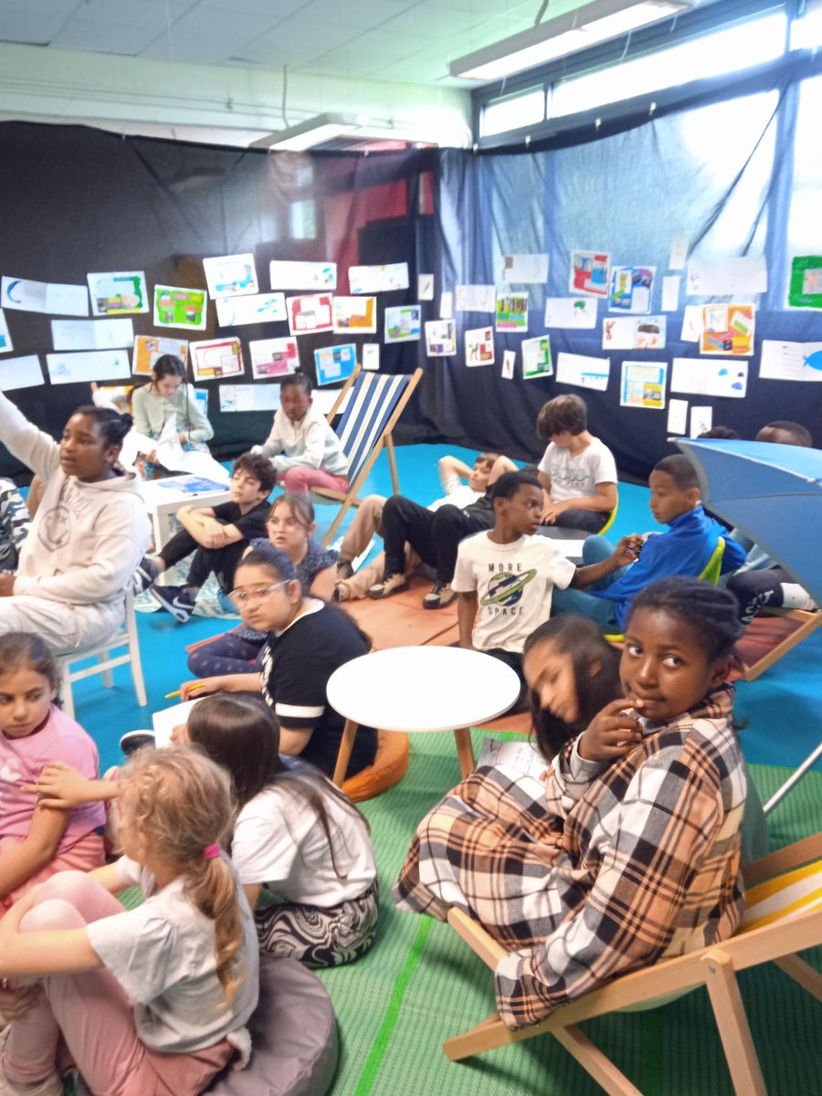 auffret_morgane's tweet photo. Superbe expo des CM1 de l'école Bois du Château @VilledeLorient
 qui conclut le travail de l'année sur le thème de la mer grâce @LorientAgglo
 et #SeauSlittoral. Merci également 
@regionbretagne pour la classe découverte dont les enfants ont pu bénéficier ! Mille bravos aux CM1 ! https://t.co/L1ABdep8YL