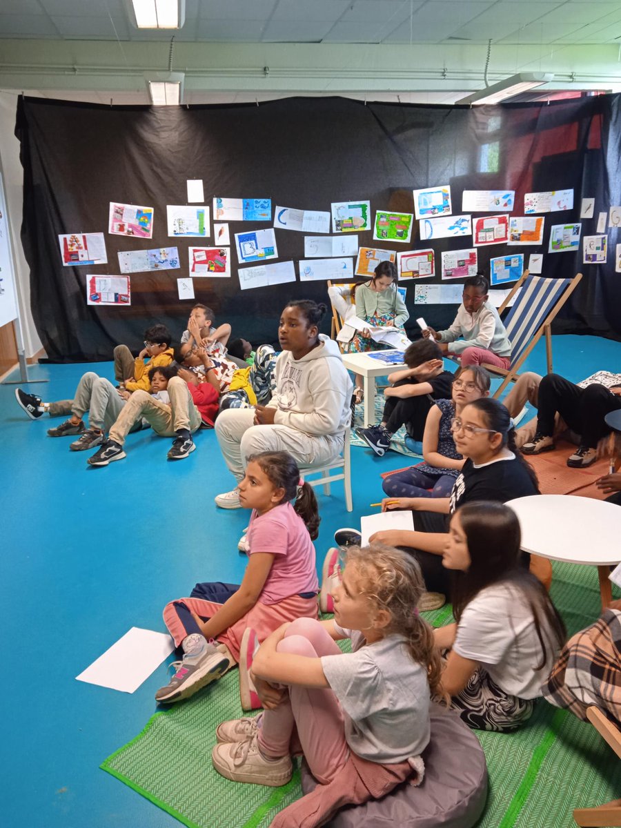 auffret_morgane's tweet photo. Superbe expo des CM1 de l'école Bois du Château @VilledeLorient
 qui conclut le travail de l'année sur le thème de la mer grâce @LorientAgglo
 et #SeauSlittoral. Merci également 
@regionbretagne pour la classe découverte dont les enfants ont pu bénéficier ! Mille bravos aux CM1 ! https://t.co/L1ABdep8YL
