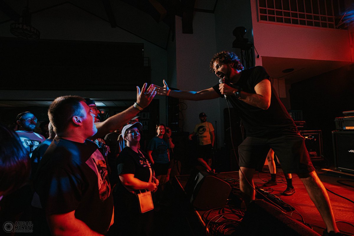 The Four Chord 10 Pre-Show at Preserving Underground was the PERFECT way to start off a weekend of great music. 

The lineup consisted of Midnight Lights, 408, <a href="/theemoband/">THE EMO BAND - LIVE BAND KARAOKE</a> and of course, @redjumpsuit🤘

📸 for <a href="/4chordmusicfest/">Four Chord Music Festival</a>/<a href="/DruskyEnt/">Drusky Entertainment</a> 

More photos at the portfolio 🔗 in bio!