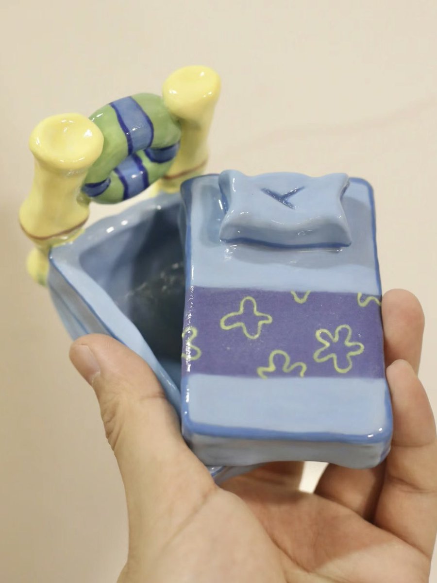 BikiniBottomMal's tweet photo. Whose bed is this🛌? Perfect for storage small jewelry like rings and earrings📥
#spongebob #spongebobsquarepants #spongebobtheme #spongebobart #SpongeBobcrafts #spongebonfan #spongebobfanart #clayart #claycrafts #storageidea https://t.co/V1HwpMXPWp