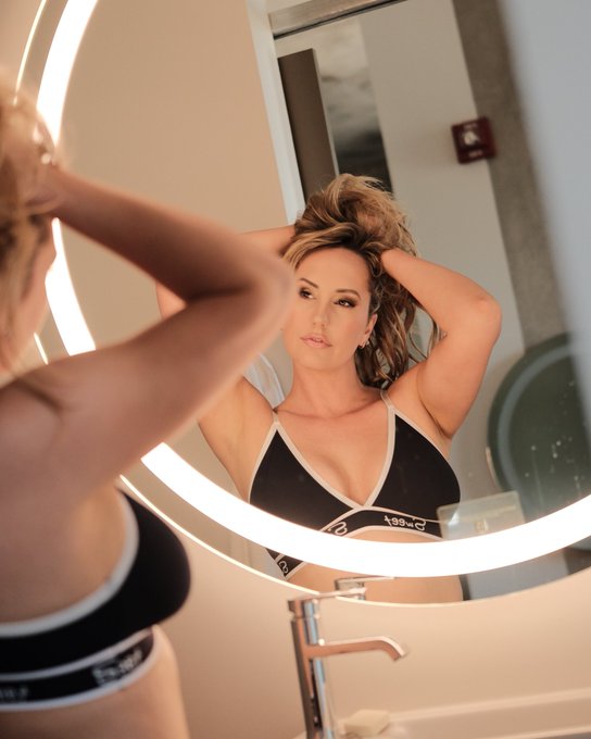 Match my freak 😈 https://t.co/UgGMD1MT8f