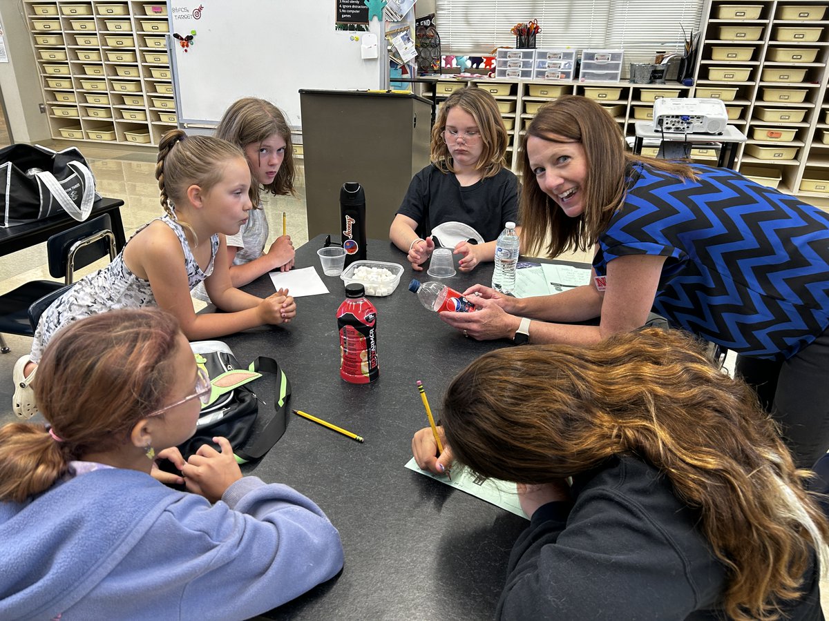 HMShastingsNE's tweet photo. Angie Katzberg from the University of Nebraska-Lincoln taught our HMS summer school students healthy nutrition by having the students make quality snacks, exercise, and learn the good and bad of food labels!

#tigerstrongHMS #every1aTiger #nutrition #UNL https://t.co/inIl4kFttJ