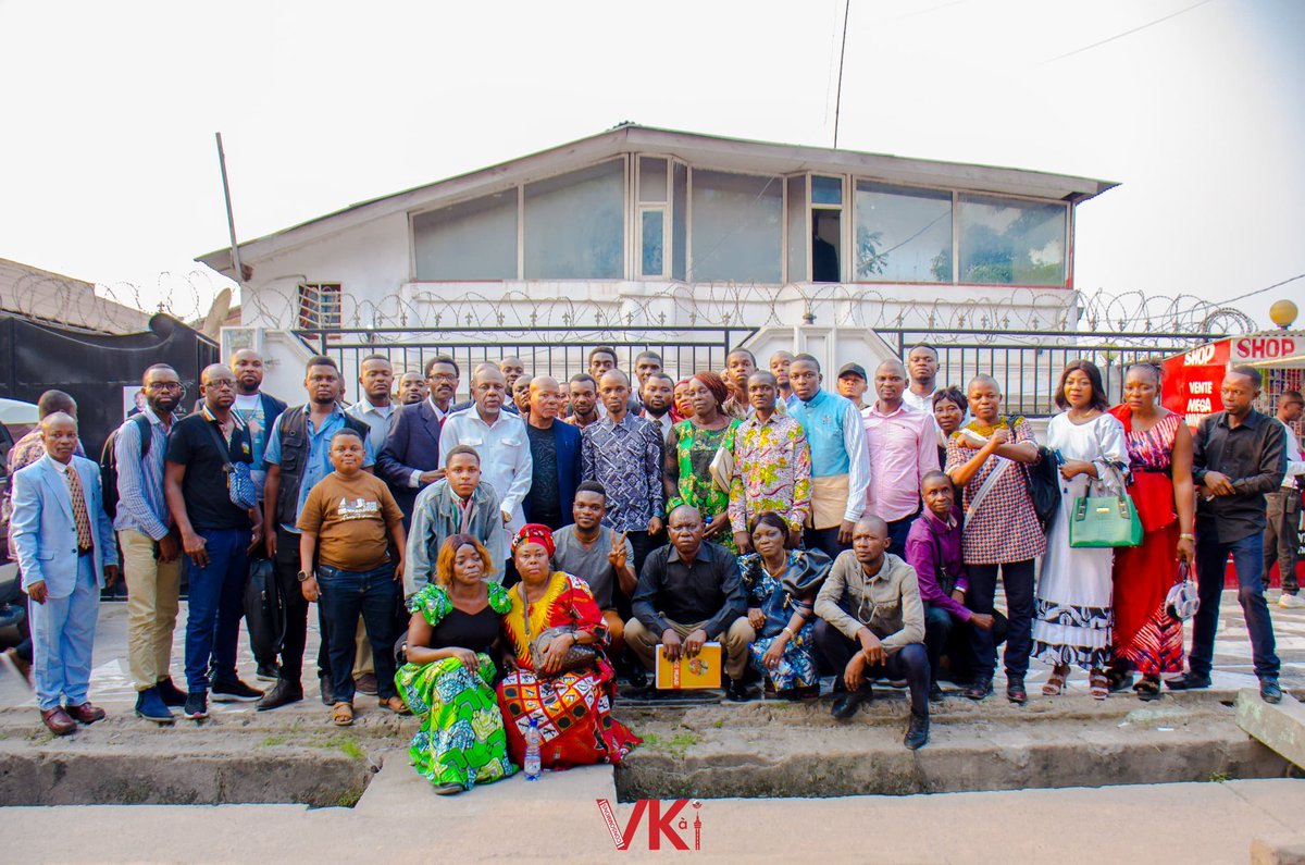 UncMasina's tweet photo. L'interfédéral de l'UNC/Kinshasa, Gaborian MBOMA KUMEZA, a entamé des consultations le 25 juin avec diverses structures d Kinshasa dans le cadre de sa vision "CONSOMMONS VK À KIN". Il a rencontré successivement : les fédéraux, la jeunesse, les mamans &amp; les leaders de la tshangu. https://t.co/5TKLyOfXLP
