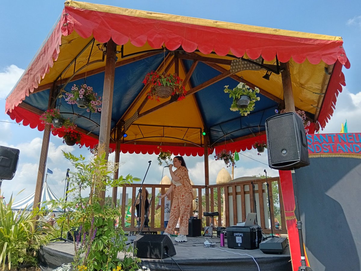 RyanBannon7's tweet photo. @_gatewaygirl_  well that was just wonderful. First glastonbury gig of 2024 was pretty nice, wonderful voice and music, can't wait to see you on a bigger stage... https://t.co/jGX6Hinf9s