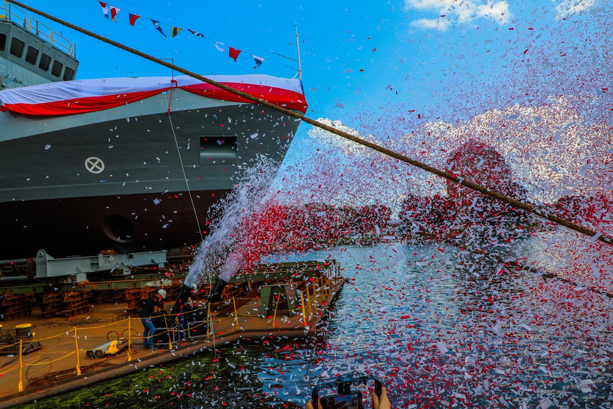 AgencjaUzbr's tweet image. Mamy to! ORP Jaskółka - zwodowana i ochrzczona! Czwarty niszczyciel min projektu 258 #KORMORAN II coraz bliżej służby w @MarWojRP.

📸 #8FOW

wojsko-polskie.pl/au/articles/ak…