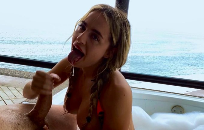 Fun in the tub!!! 🛁 👅 https://t.co/OC6YWPuvq8