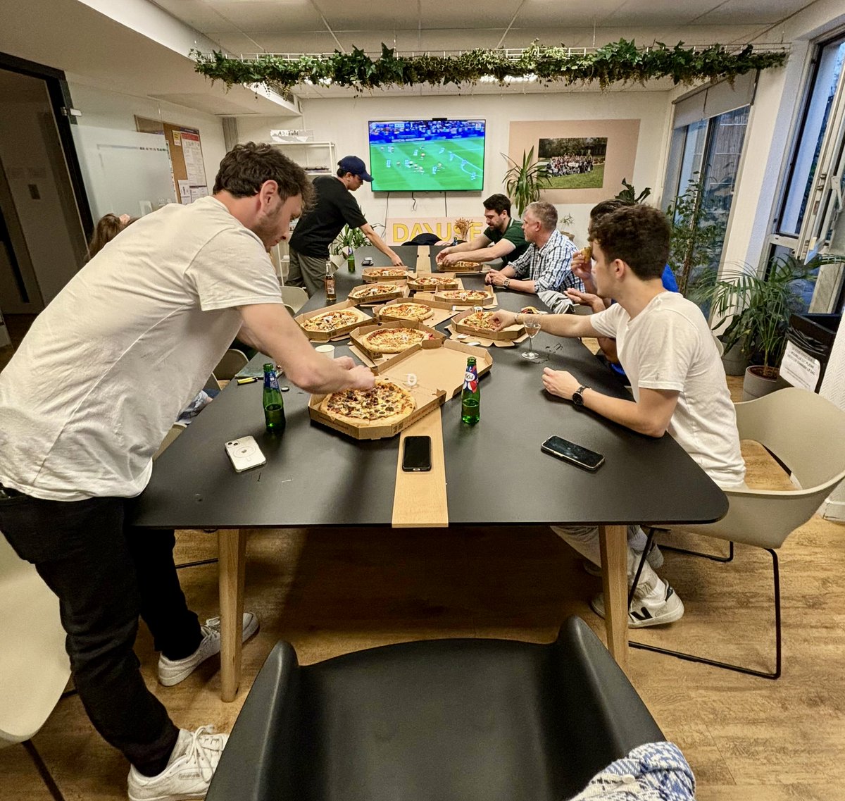 🇫🇷 🇵🇱 La fièvre de l'#UEFA #Euro 2024 chez #Dayuse hier soir pour le match France / Pologne ! Hâte de vivre la finale ensemble 🏆 #euro2024 #uefaeuro2024