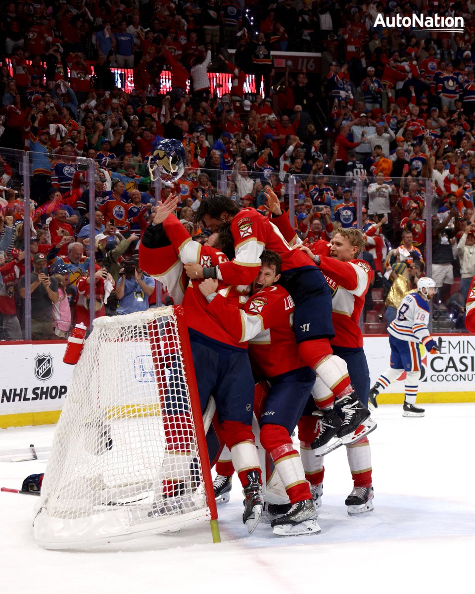 FlaPanthers's tweet photo. This moment is forever ❤️ https://t.co/Mf6mLZtnAu